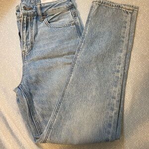 American Eagle Strigid Mom Jeans size 0R